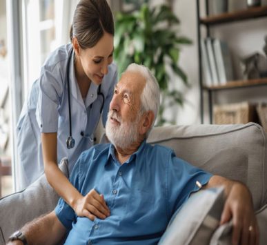 Consulta geriátrica en Moderna Salud. Atención profesional, cálida y especializada para adultos mayores.