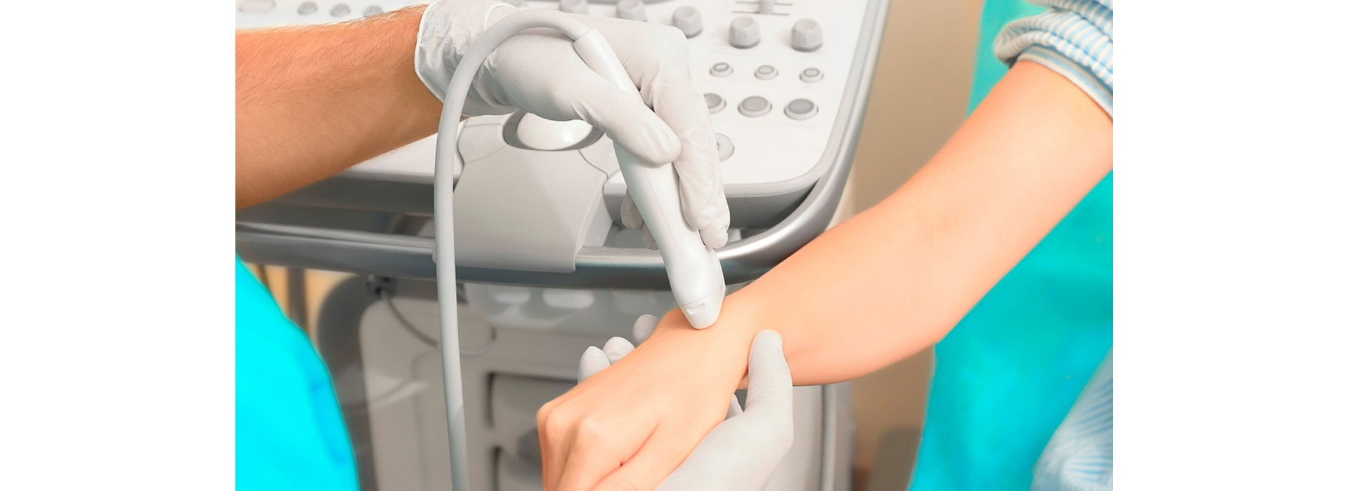 Ecografía Doppler MMII en Moderna Salud para evaluar el flujo sanguíneo en piernas y detectar problemas circulatorios