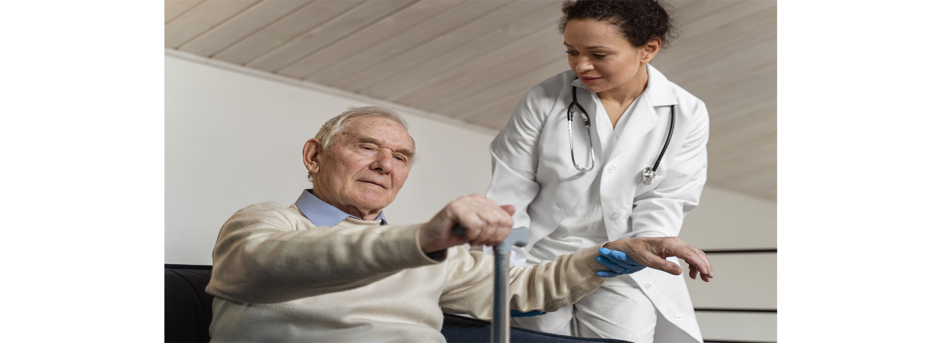 Atención médica especializada para adultos mayores con calidez y profesionalismo en Moderna Salud